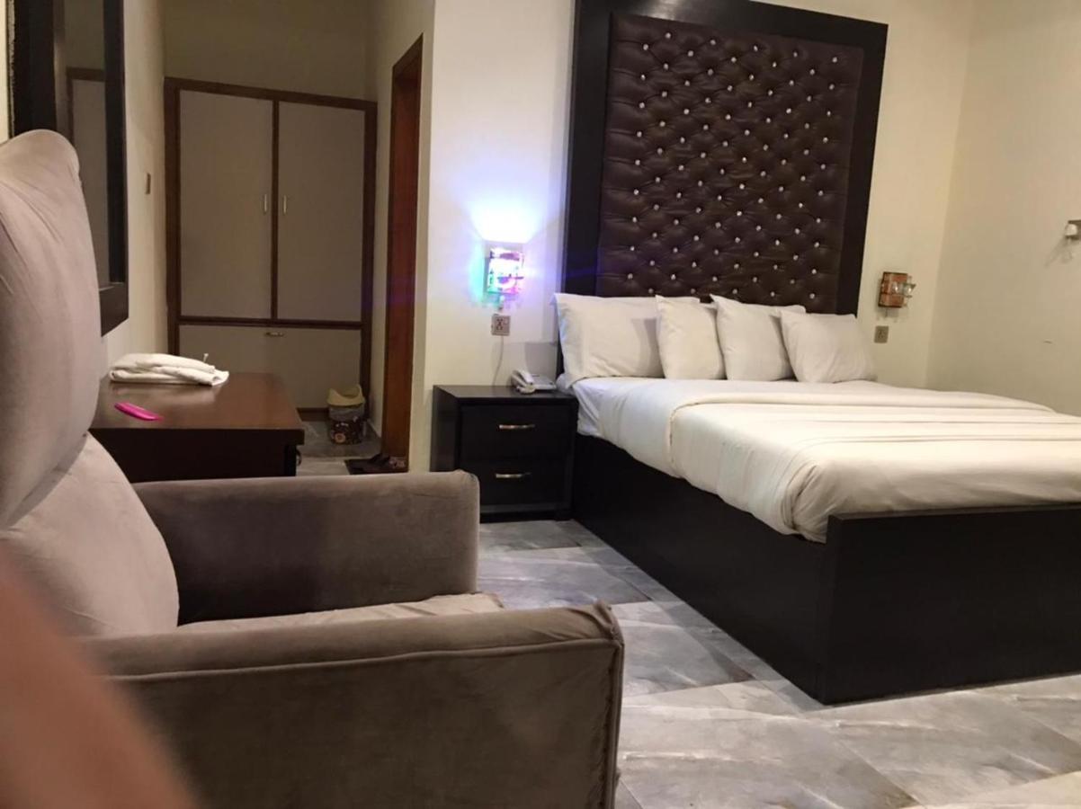 Hotel S.R. Lounge Multan Exterior foto