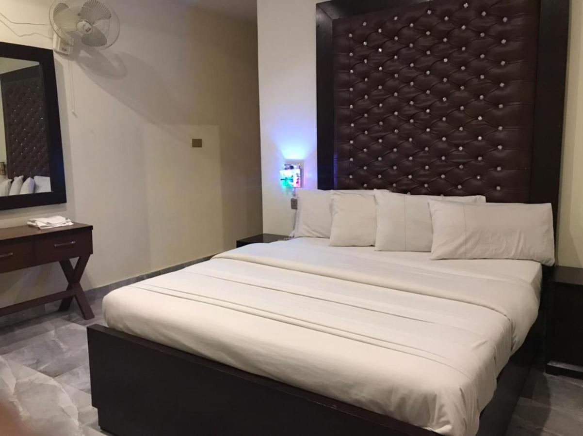 Hotel S.R. Lounge Multan Exterior foto