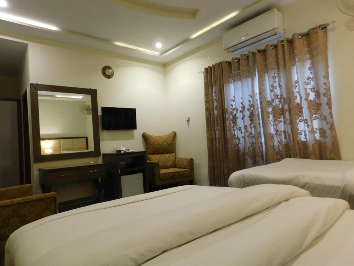 Hotel S.R. Lounge Multan Exterior foto