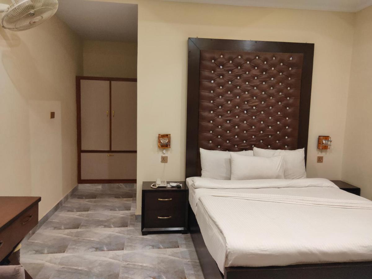 Hotel S.R. Lounge Multan Exterior foto
