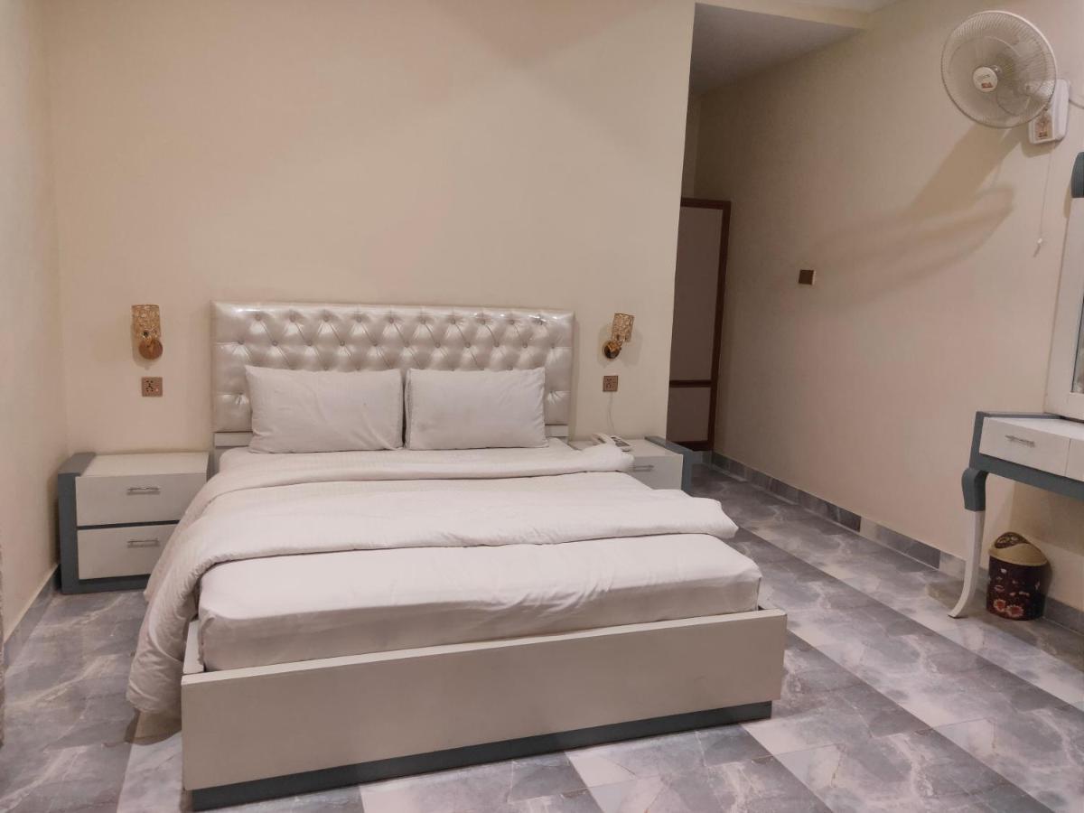 Hotel S.R. Lounge Multan Exterior foto